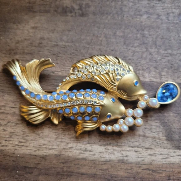 Vintage Elizabeth Taylor Avon "Sea Shimmer" Koi Fish brooch and clip on earrings - Picture 2 of 6